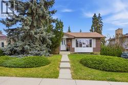 404 Canterbury Drive SW  Calgary, AB T2W 1J2