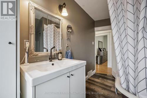 9 Spadina Road E, Kitchener, ON - Indoor Photo Showing Bathroom