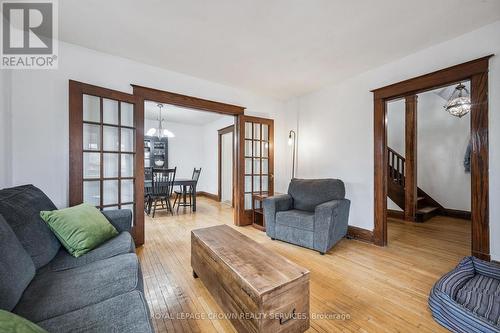 9 Spadina Road E, Kitchener, ON - Indoor Photo Showing Living Room
