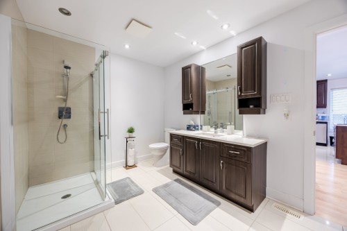 Salle de bains - 6255 Rue Cortot, Brossard, QC - Indoor Photo Showing Bathroom