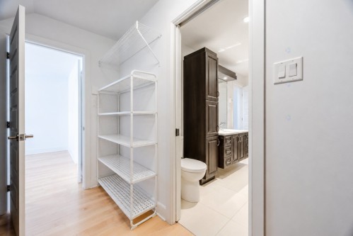 Penderie (Walk-in) - 6255 Rue Cortot, Brossard, QC - Indoor