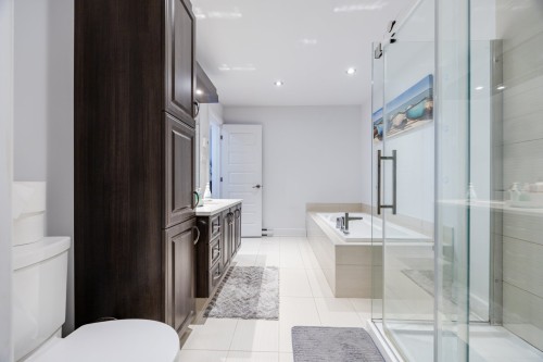 Salle de bains - 6255 Rue Cortot, Brossard, QC - Indoor Photo Showing Bathroom