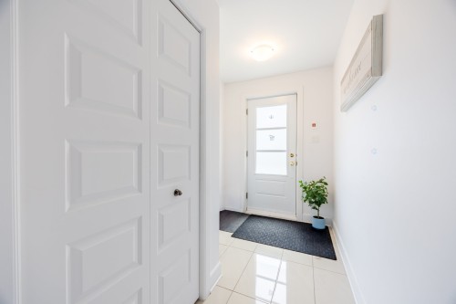 Hall d'entrée/Vestibule - 6255 Rue Cortot, Brossard, QC - Indoor Photo Showing Other Room
