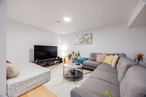 Salle familiale - 6255 Rue Cortot, Brossard, QC - Indoor Photo Showing Living Room