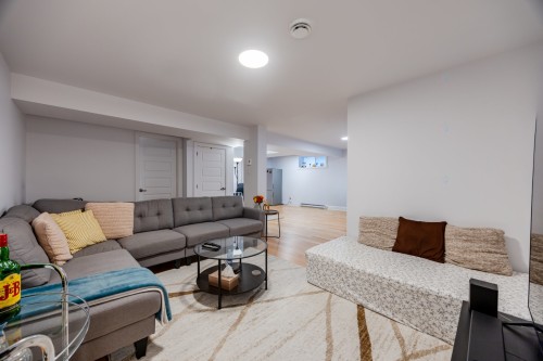 Salle familiale - 6255 Rue Cortot, Brossard, QC - Indoor Photo Showing Living Room