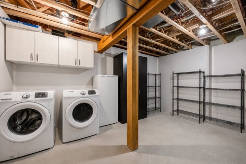 Salle de lavage - 6255 Rue Cortot, Brossard, QC - Indoor Photo Showing Laundry Room