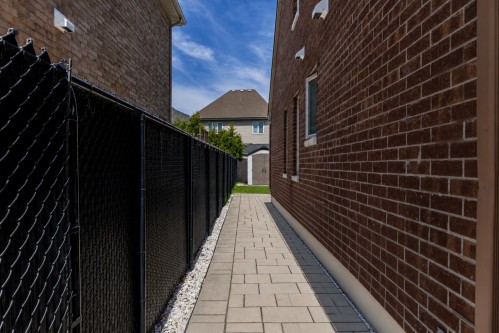 Face arrière - 6255 Rue Cortot, Brossard, QC - 