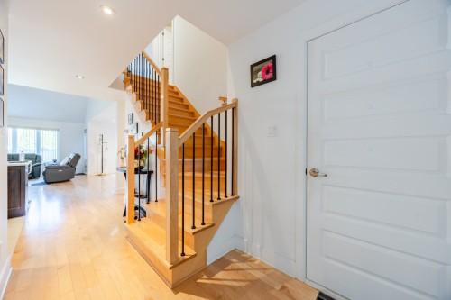 Hall d'entrée/Vestibule - 6255 Rue Cortot, Brossard, QC - Indoor Photo Showing Other Room