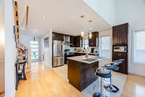 Cuisine - 6255 Rue Cortot, Brossard, QC - Indoor Photo Showing Kitchen With Upgraded Kitchen