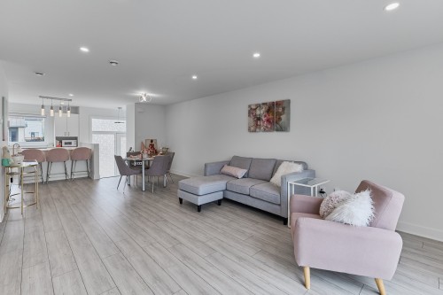 Vue d'ensemble - 536 Rue Du Muscat, Sainte-Marthe-Sur-Le-Lac, QC - Indoor Photo Showing Living Room