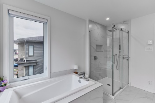 Salle de bains - 536 Rue Du Muscat, Sainte-Marthe-Sur-Le-Lac, QC - Indoor Photo Showing Bathroom