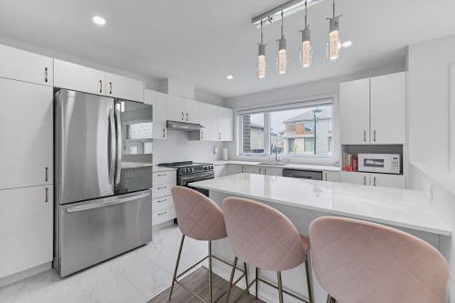 Cuisine - 536 Rue Du Muscat, Sainte-Marthe-Sur-Le-Lac, QC - Indoor Photo Showing Kitchen With Upgraded Kitchen