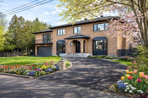50 Rue Hawthorne  Kirkland, QC H9H 3G3