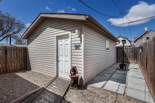 477 Hethrington Ave, Winnipeg, MB 
