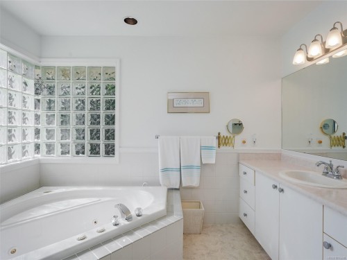 1537 Eric Rd, Saanich, BC 