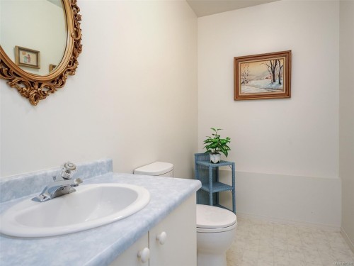 1537 Eric Rd, Saanich, BC 