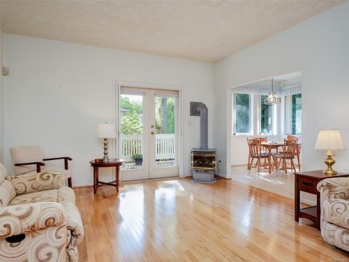 1537 Eric Rd, Saanich, BC 