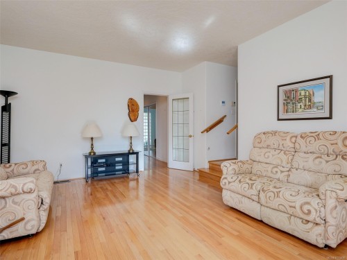 1537 Eric Rd, Saanich, BC 