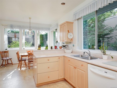 1537 Eric Rd, Saanich, BC 