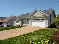 8 Alpine Drive  Dartmouth, NS B2W 1Z4