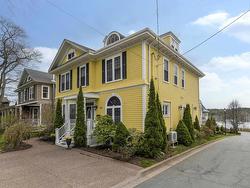 602 Francklyn Street  Halifax, NS B3H 3B4