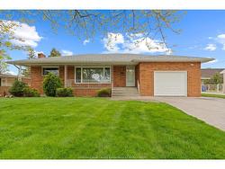 3299 Woodlawn Avenue  Windsor, ON N8W 2J1