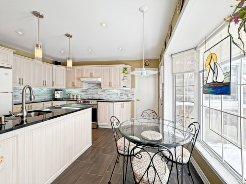 Dinette - 918 Ch. Duhamel, Pincourt, QC - Indoor Photo Showing Kitchen With Double Sink With Upgraded Kitchen