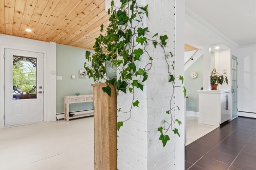 Mud Room - 242 Rue Bernard, Beloeil, QC - Indoor Photo Showing Other Room