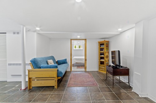 Family Room - 242 Rue Bernard, Beloeil, QC - Indoor Photo Showing Other Room