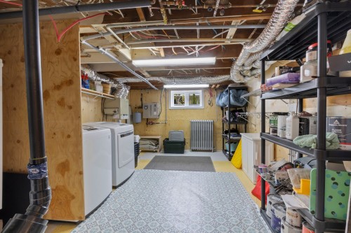 Laundry - 242 Rue Bernard, Beloeil, QC - Indoor Photo Showing Laundry Room
