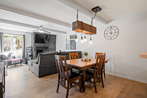 Salle à manger - 311-113 Rue Cuttle, Mont-Tremblant, QC - Indoor Photo Showing Dining Room With Fireplace