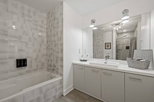 Salle de bains attenante à la CCP - 311-113 Rue Cuttle, Mont-Tremblant, QC - Indoor Photo Showing Bathroom