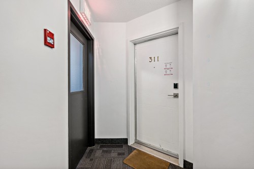 Hall d'entrée/Vestibule - 311-113 Rue Cuttle, Mont-Tremblant, QC - Indoor Photo Showing Other Room