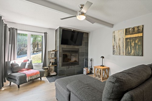 Salon - 311-113 Rue Cuttle, Mont-Tremblant, QC - Indoor Photo Showing Living Room With Fireplace