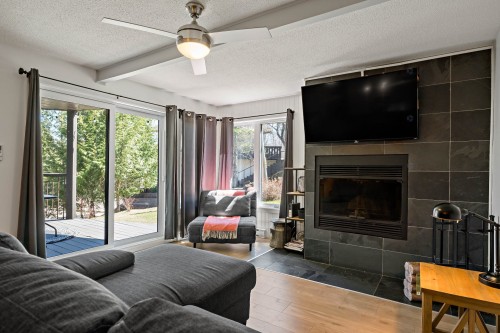 Salon - 311-113 Rue Cuttle, Mont-Tremblant, QC - Indoor Photo Showing Living Room With Fireplace