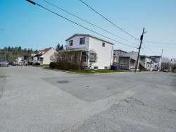 205 Rue St-Joseph N.  Thetford Mines, QC G6G 3P4