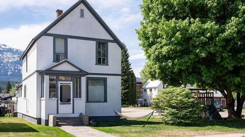 403 Fifth Street  Revelstoke, BC V0E 2S0