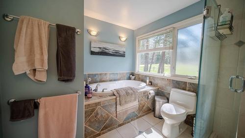 5121 Mission Road, Cranbrook, BC - Indoor Photo Showing Bathroom