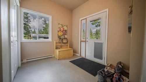 5121 Mission Road, Cranbrook, BC - Indoor Photo Showing Other Room