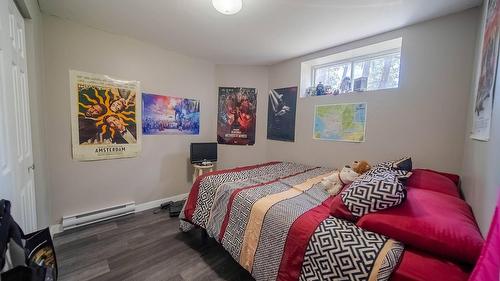 5121 Mission Road, Cranbrook, BC - Indoor Photo Showing Bedroom
