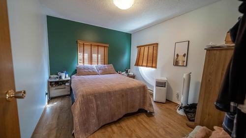 5121 Mission Road, Cranbrook, BC - Indoor Photo Showing Bedroom