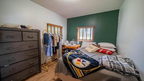 5121 Mission Road, Cranbrook, BC - Indoor Photo Showing Bedroom