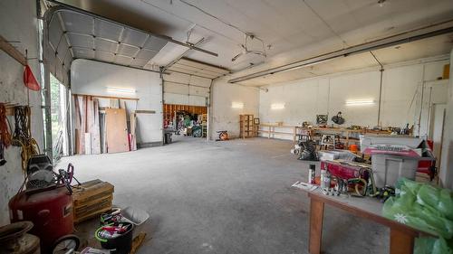 5121 Mission Road, Cranbrook, BC - Indoor Photo Showing Garage