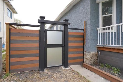 681 St John'S Ave, Winnipeg, MB 