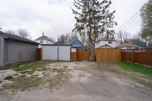 681 St John'S Ave, Winnipeg, MB 