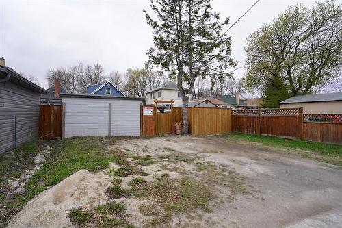 681 St John'S Ave, Winnipeg, MB 