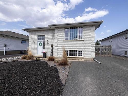 293 Caribou Crescent  Thunder Bay, ON P7C 5Z6