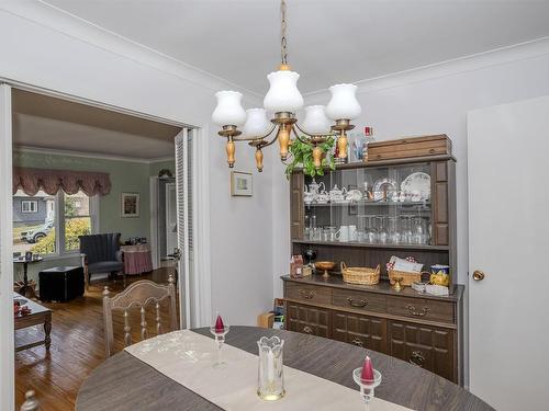 237 Windemere Avenue S, Thunder Bay, ON - Indoor Photo Showing Dining Room