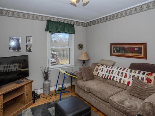 237 Windemere Avenue S, Thunder Bay, ON - Indoor Photo Showing Other Room