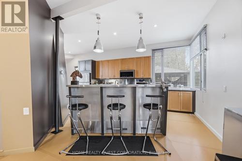 186 Wyndham Street, Mississauga, ON - Indoor Photo Showing Kitchen